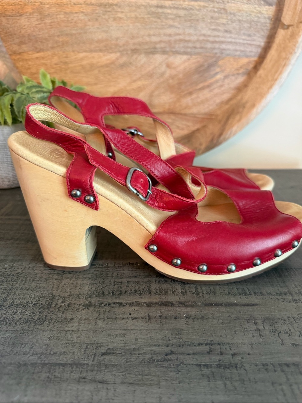 UGG Nadia Red Leather Clog Wooden Platform Heel Sandals Woman’s Size 9/40